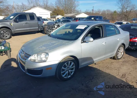 2010 Volkswagen Jetta Limited Edition from USA, damaged, VIN 3VWRX7AJXAM129958